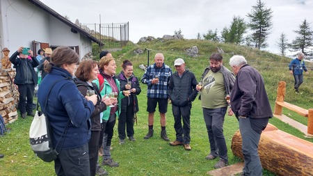 Srečanje čebelarjev na Uršlji gori